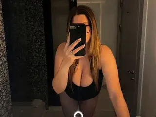 TittieTia19  live sex cam