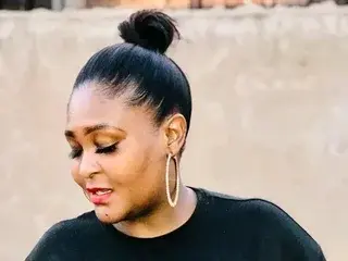 Bustylady25  live sex cam