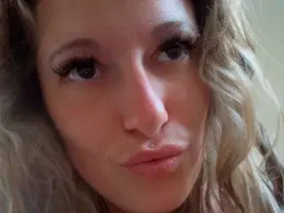 MissLilyBelleX  live sex cam