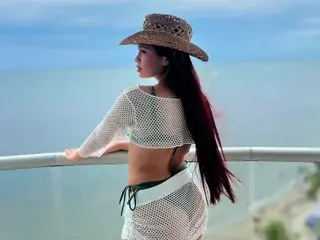 Ema_Jones  live sex cam