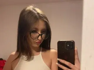 KiraBelle18  live sex cam