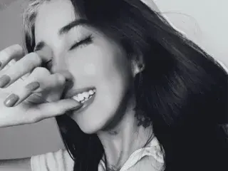 Lissandra222  live sex cam