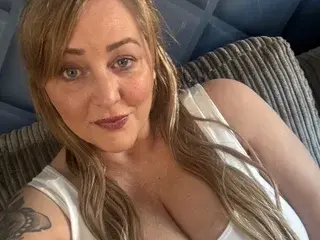 CurvyNana75  live sex cam