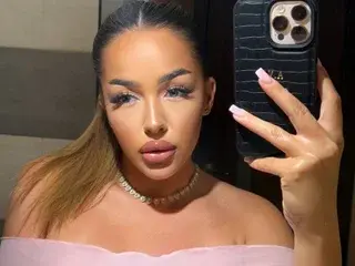 LisaLorenz  live sex cam