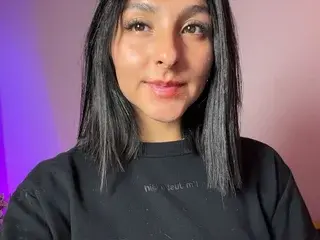 Evarooadark  live sex cam