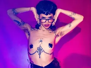 Triinitty  live sex cam