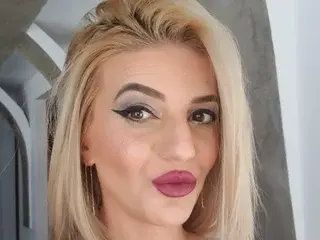AzraMoss  live sex cam