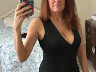 LargePussylips  live sex cam