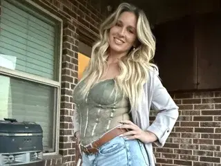 MissBehavin90  live sex cam