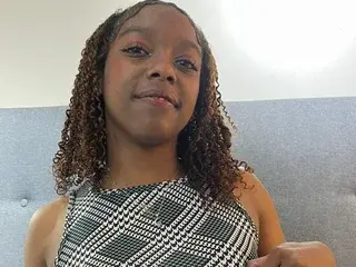 SerenaBabe18x  live sex cam