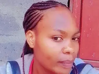 Teasequeen24  live sex cam