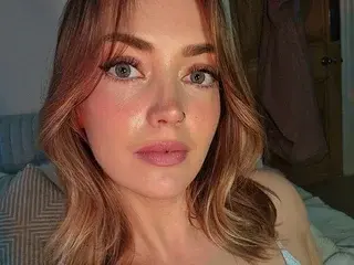 DaisyWrenUK  live sex cam