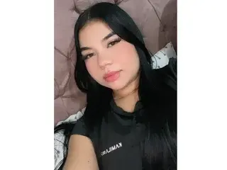 EmiliaJenner  live sex cam