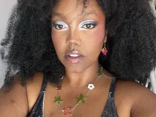 Juicyyjanet  live sex cam