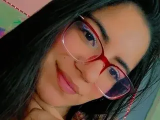 Danilu18  live sex cam