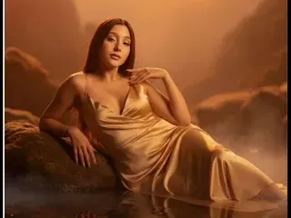 GabbieCarter18  live sex cam