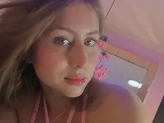 LisaMiller_18  live sex cam