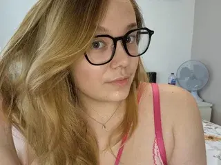 Emski_xox  live sex cam