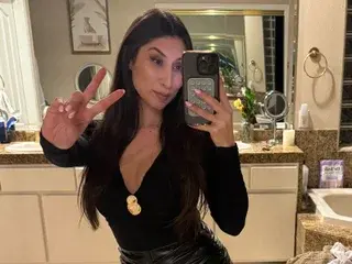 Ivoryftxo  live sex cam