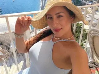 CarolinTaylor  live sex cam