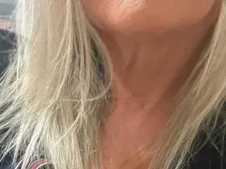 GoldenDeliciouss  live sex cam