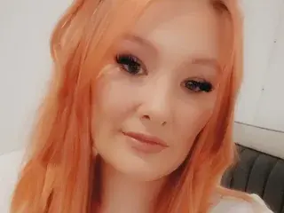 Sassybrattx  live sex cam