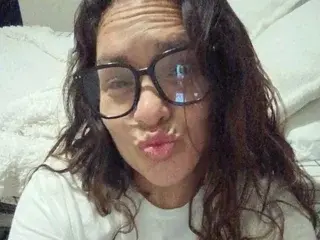 DanielleDeblasio  live sex cam