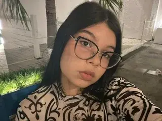 Ela_lovely  live sex cam