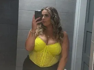 CurvySummerxx  live sex cam