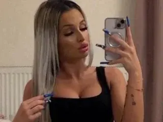 Arianaxox  live sex cam