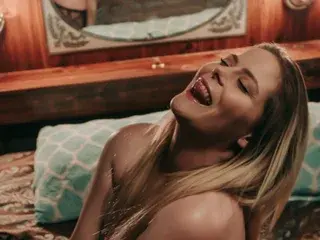 HazelFr33bird  live sex cam