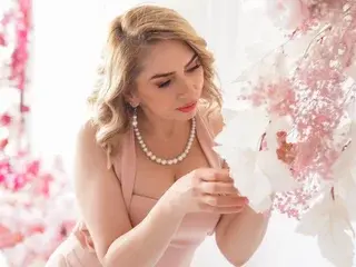 Annaglamlovely  live sex cam