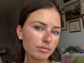 CharlotteMonroe22  live sex cam