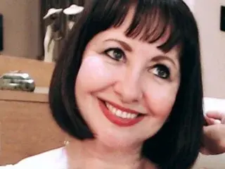 SaucyMilfSophia  live sex cam