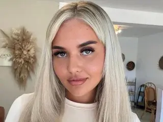Babypeachy  live sex cam