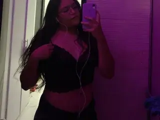 SharickBre  live sex cam