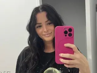 Sadiessecrets  live sex cam