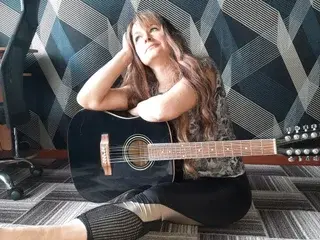 BlueeyedladyXx  live sex cam