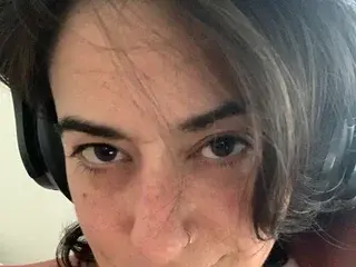 EyesUpHere  live sex cam