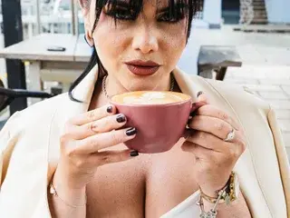 EmiliaSscoty  live sex cam