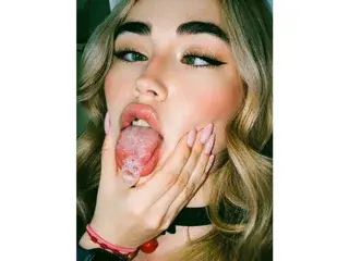 Alejamillan18  live sex cam