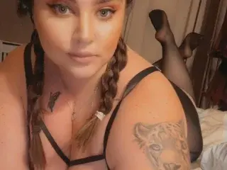 HeatedHoneyX  live sex cam