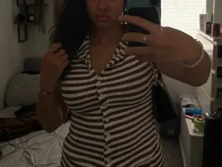 AdrianaRay27  live sex cam