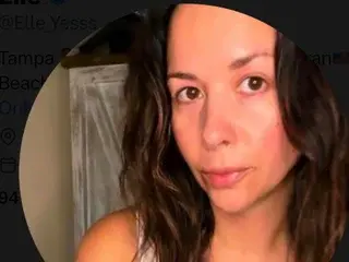 Elle_yesss  live sex cam