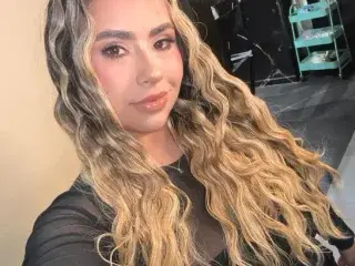 MaraMoore  live sex cam