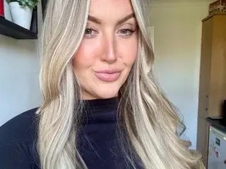 BabydollPaige  live sex cam