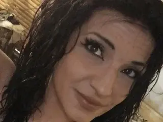 CandyReign26  live sex cam