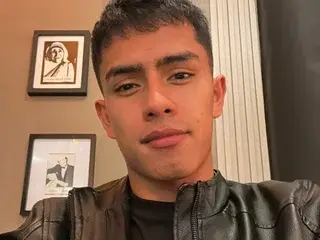 AlejoJones  live sex cam