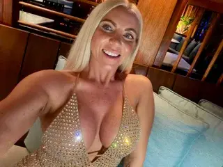 AlyssaWolf  live sex cam
