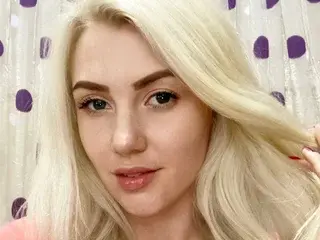 KristinaMoonless  live sex cam
